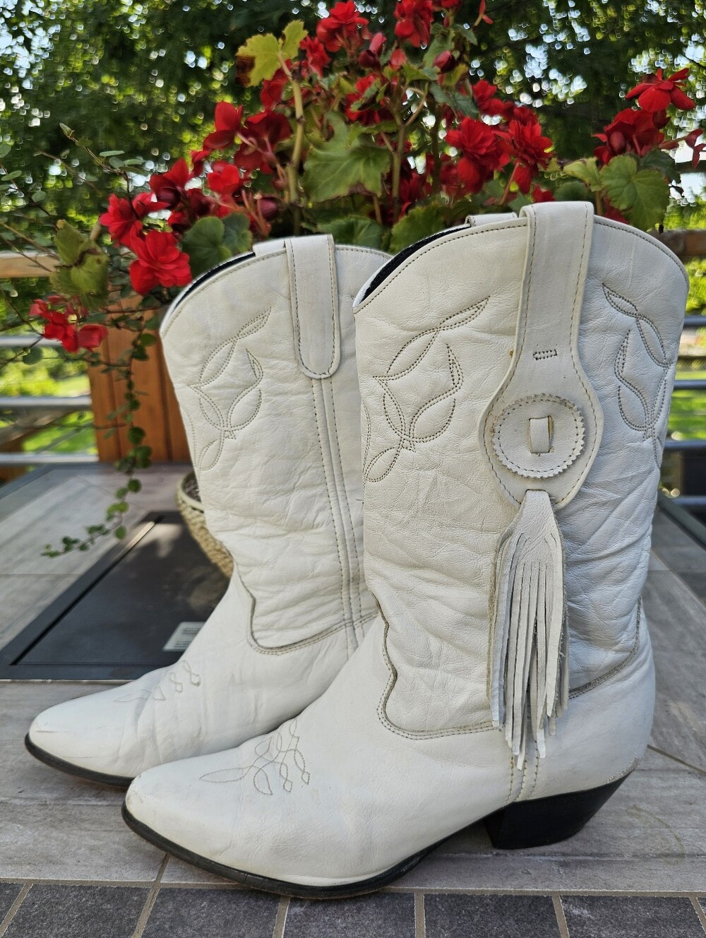 Vintage Whute Loredo Cowgirl Boots